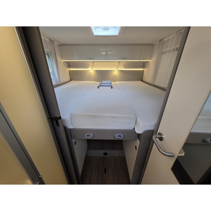 Camping-car profilé d'occasion Etrusco T7400SBC 7.40m TV ant sat store + options état neuf garantie 12 mois