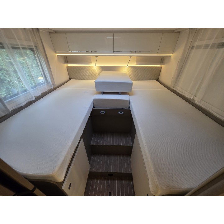Camping-car profilé d'occasion Etrusco T7400SBC 7.40m TV ant sat store + options état neuf garantie 12 mois
