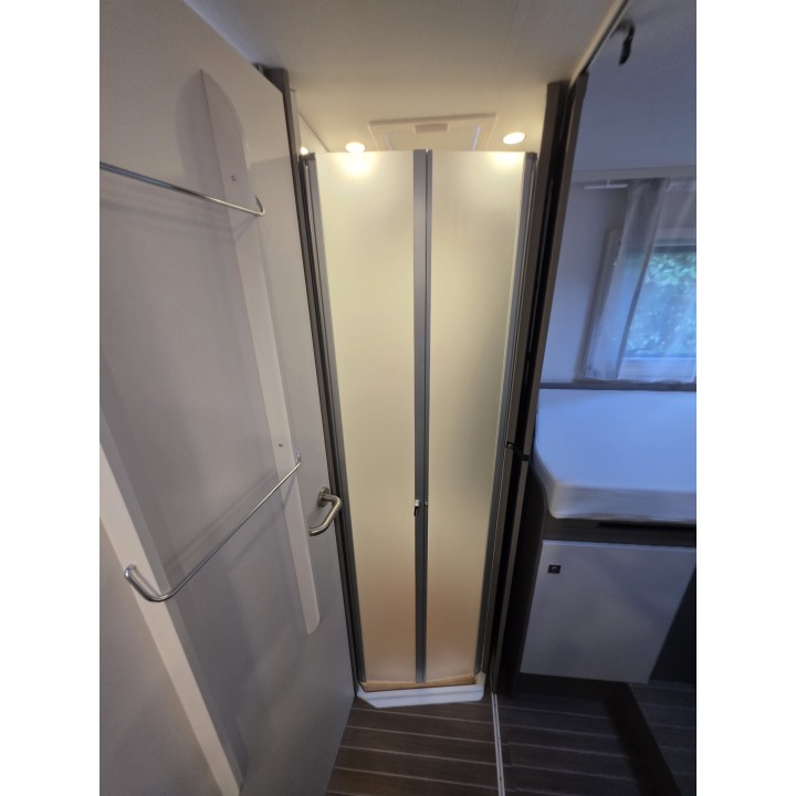 Camping-car profilé d'occasion Etrusco T7400SBC 7.40m TV ant sat store + options état neuf garantie 12 mois