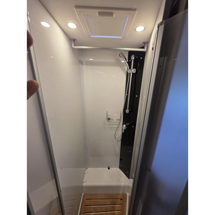 Camping-car profilé d'occasion Etrusco T7400SBC 7.40m TV ant sat store + options état neuf garantie 12 mois