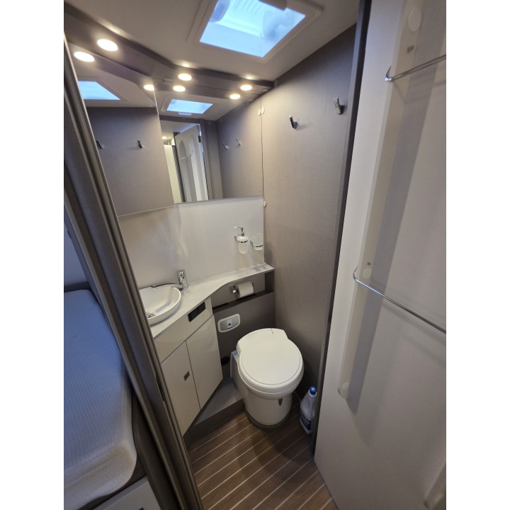 Camping-car profilé d'occasion Etrusco T7400SBC 7.40m TV ant sat store + options état neuf garantie 12 mois