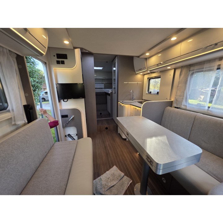 Camping-car profilé d'occasion Etrusco T7400SBC 7.40m TV ant sat store + options état neuf garantie 12 mois