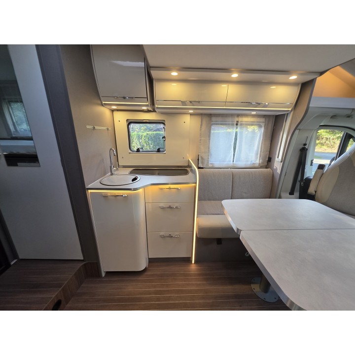 Camping-car profilé d'occasion Etrusco T7400SBC 7.40m TV ant sat store + options état neuf garantie 12 mois