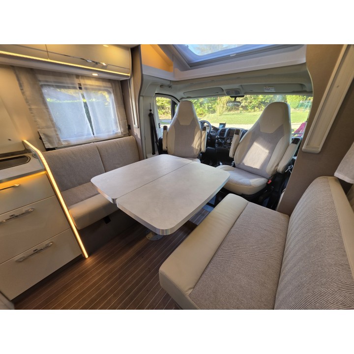 Camping-car profilé d'occasion Etrusco T7400SBC 7.40m TV ant sat store + options état neuf garantie 12 mois