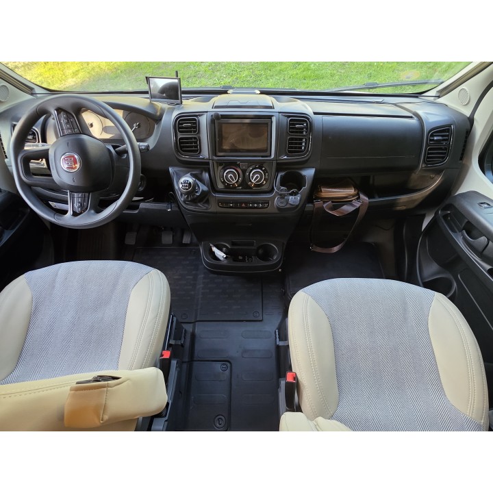 Camping-car profilé d'occasion Etrusco T7400SBC 7.40m TV ant sat store + options état neuf garantie 12 mois