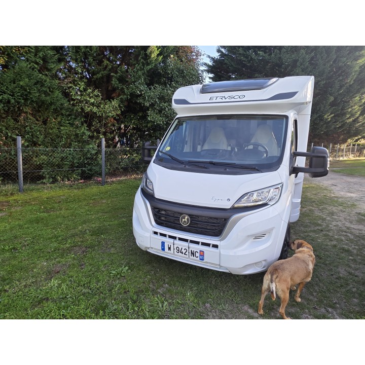 Camping-car profilé d'occasion Etrusco T7400SBC 7.40m TV ant sat store + options état neuf garantie 12 mois