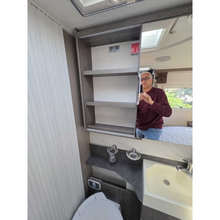 Camping-car profilé d'occasion Challenger 308 boîte auto 170 cv 7.09m garantie 12 mois