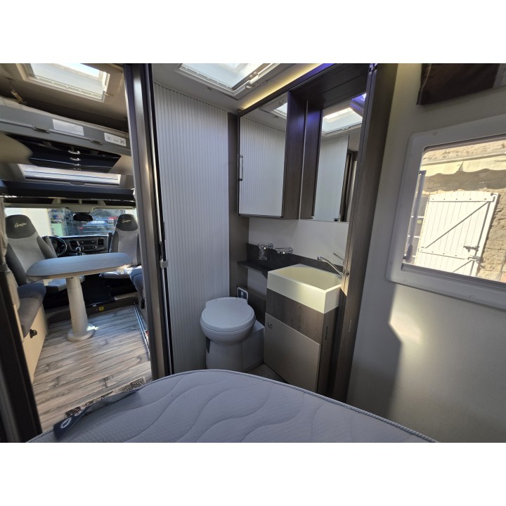 Camping-car profilé d'occasion Challenger 308 boîte auto 170 cv 7.09m garantie 12 mois