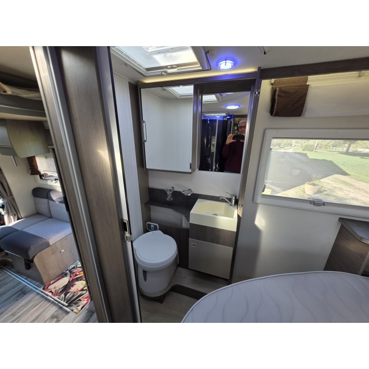 Camping-car profilé d'occasion Challenger 308 boîte auto 170 cv 7.09m garantie 12 mois