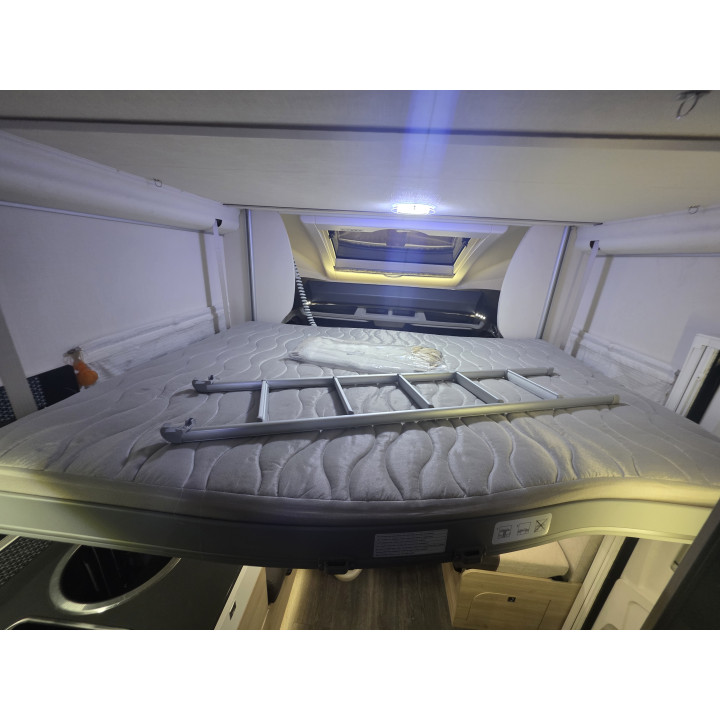 Camping-car profilé d'occasion Challenger 328 boîte auto 7.19m garantie 1 an 170cv lithium