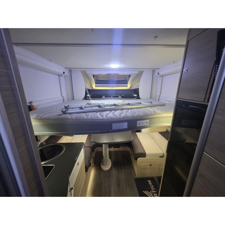 Camping-car profilé d'occasion Challenger 328 boîte auto 7.19m garantie 1 an 170cv lithium