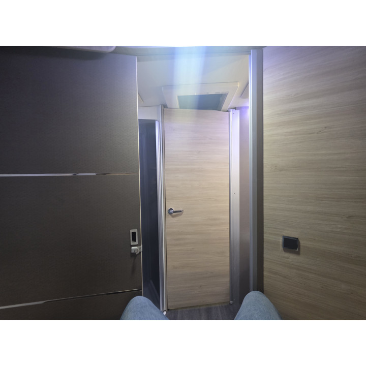 Camping-car profilé d'occasion Challenger 328 boîte auto 7.19m garantie 1 an 170cv lithium