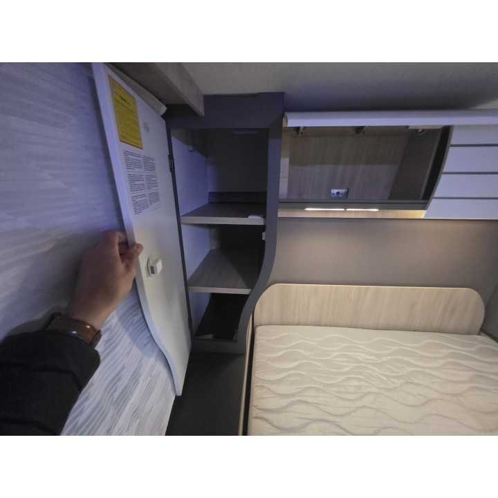 Camping-car profilé d'occasion Challenger 328 boîte auto 7.19m garantie 1 an 170cv lithium