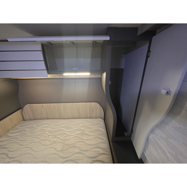 Camping-car profilé d'occasion Challenger 328 boîte auto 7.19m garantie 1 an 170cv lithium