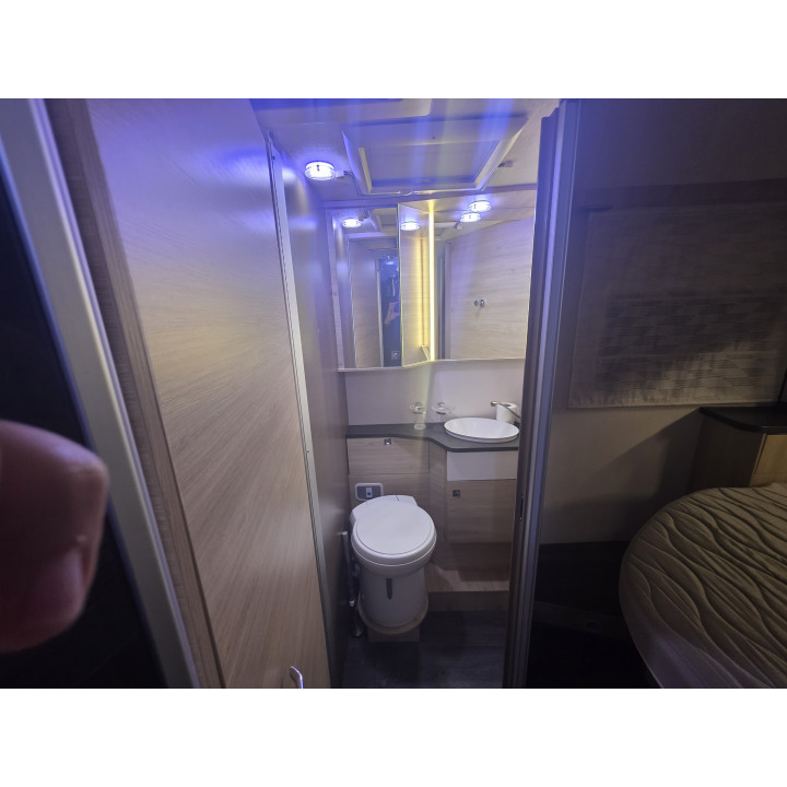 Camping-car profilé d'occasion Challenger 328 boîte auto 7.19m garantie 1 an 170cv lithium