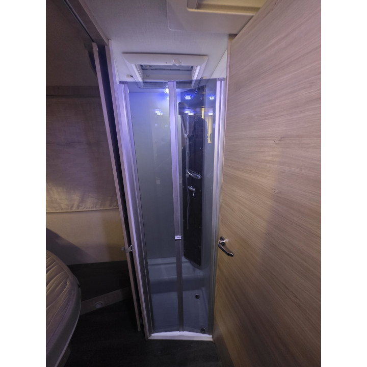Camping-car profilé d'occasion Challenger 328 boîte auto 7.19m garantie 1 an 170cv lithium