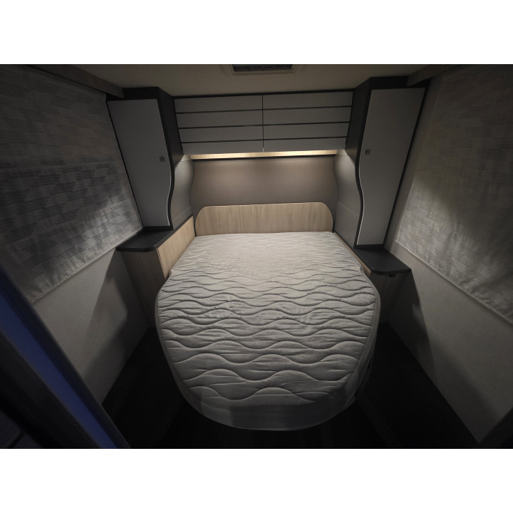 Camping-car profilé d'occasion Challenger 328 boîte auto 7.19m garantie 1 an 170cv lithium