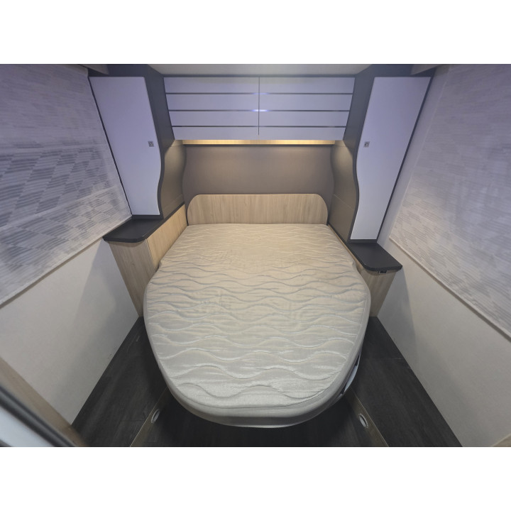 Camping-car profilé d'occasion Challenger 328 boîte auto 7.19m garantie 1 an 170cv lithium