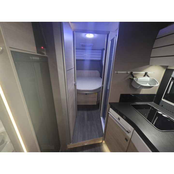 Camping-car profilé d'occasion Challenger 328 boîte auto 7.19m garantie 1 an 170cv lithium