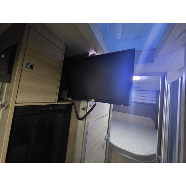 Camping-car profilé d'occasion Challenger 328 boîte auto 7.19m garantie 1 an 170cv lithium