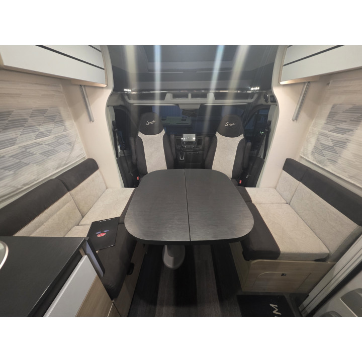 Camping-car profilé d'occasion Challenger 328 boîte auto 7.19m garantie 1 an 170cv lithium