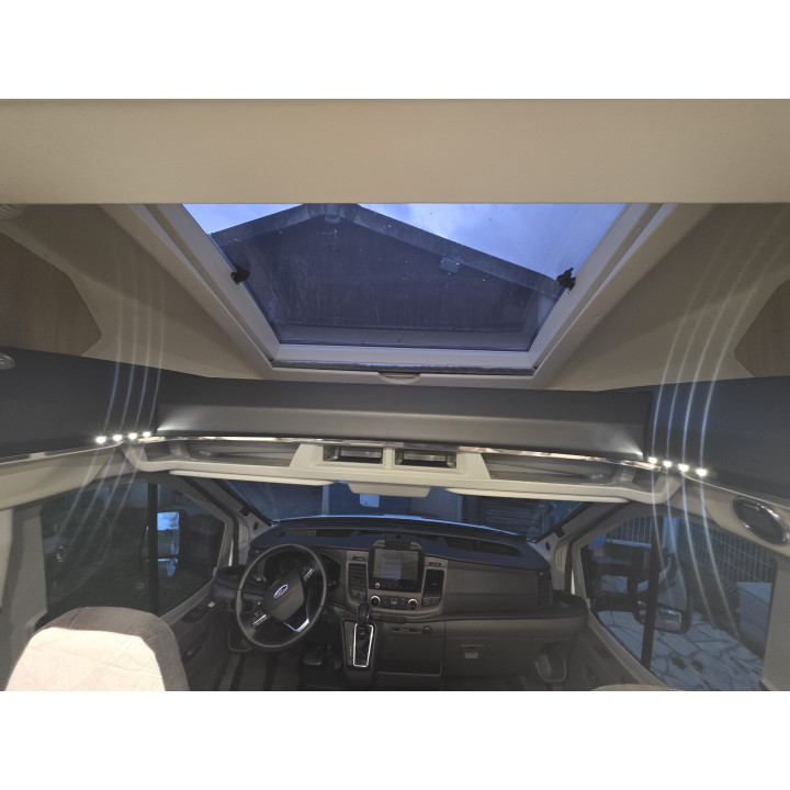 Camping-car profilé d'occasion Challenger 328 boîte auto 7.19m garantie 1 an 170cv lithium