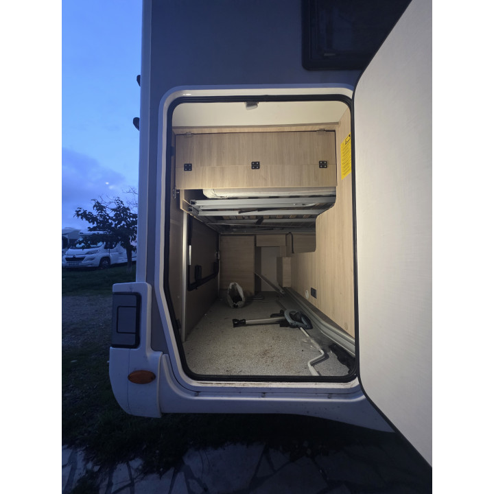 Camping-car profilé d'occasion Challenger 328 boîte auto 7.19m garantie 1 an 170cv lithium