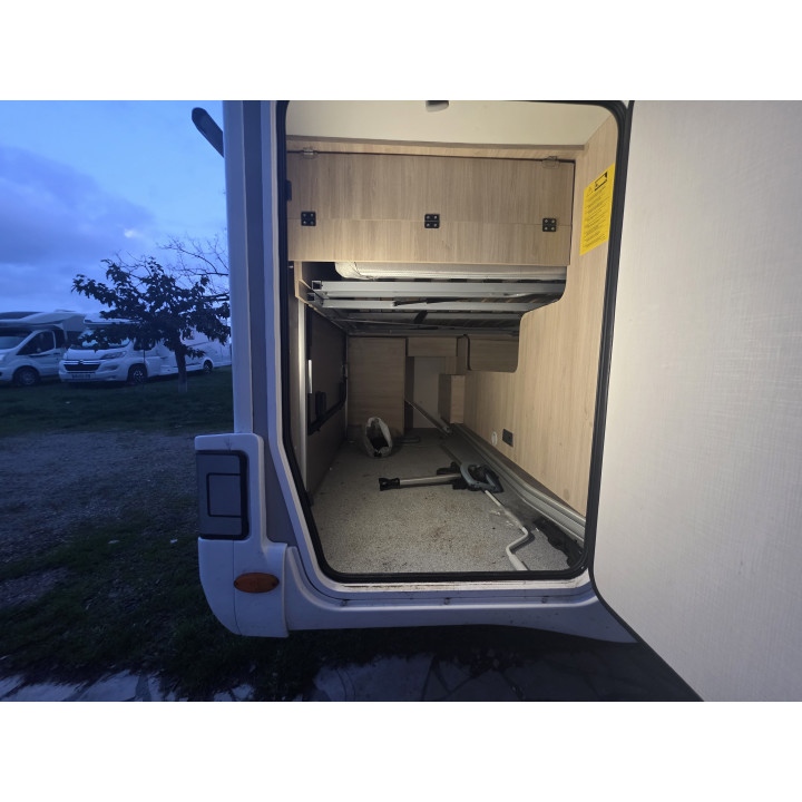 Camping-car profilé d'occasion Challenger 328 boîte auto 7.19m garantie 1 an 170cv lithium