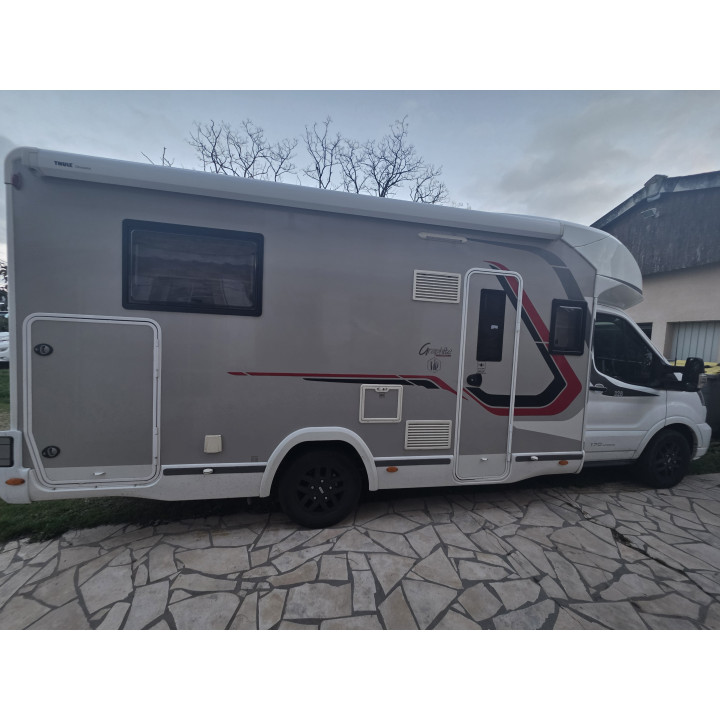 Camping-car profilé d'occasion Challenger 328 boîte auto 7.19m garantie 1 an 170cv lithium