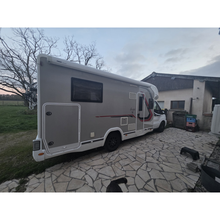 Camping-car profilé d'occasion Challenger 328 boîte auto 7.19m garantie 1 an 170cv lithium