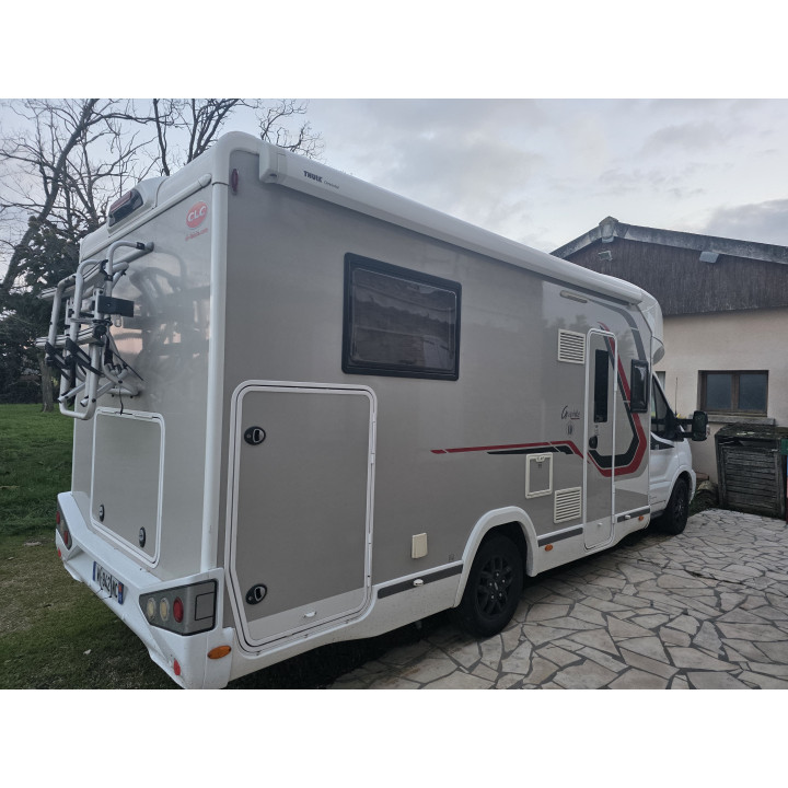 Camping-car profilé d'occasion Challenger 328 boîte auto 7.19m garantie 1 an 170cv lithium