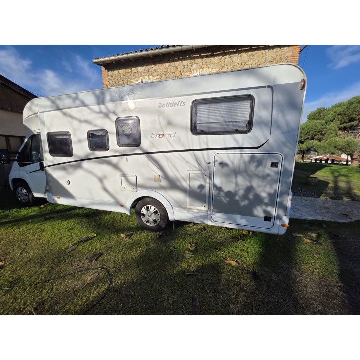 Camping-car profilé occasion Dethleffs Trend T7057EBL Garantie 1 an TV Sat Store