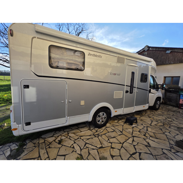 Camping-car profilé occasion Dethleffs Trend T7057EBL Garantie 1 an TV Sat Store
